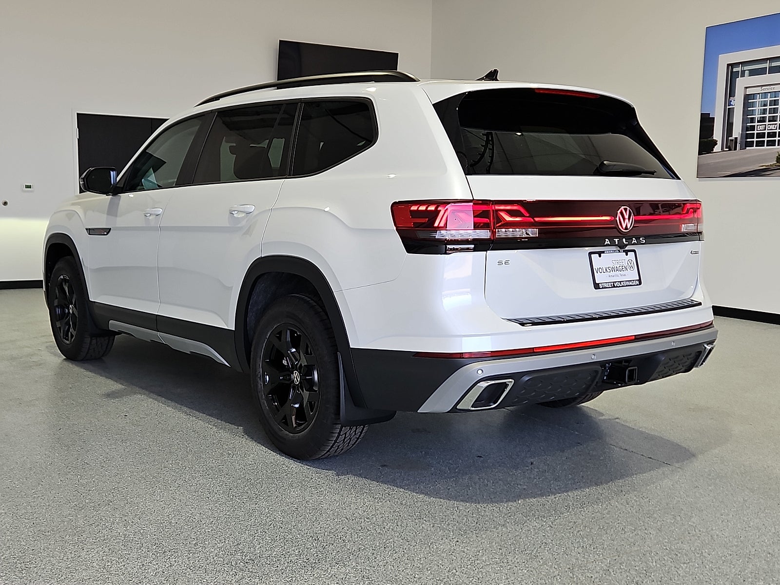 2026 Volkswagen Atlas — side profile view